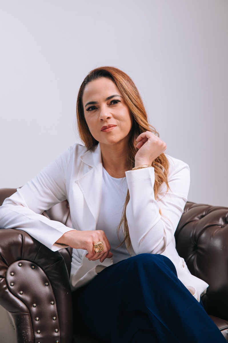 Dra. Deyse de Paula em Atendimento